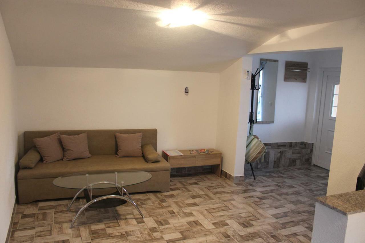 Apartments Anicic Coric Omisalj ภายนอก รูปภาพ
