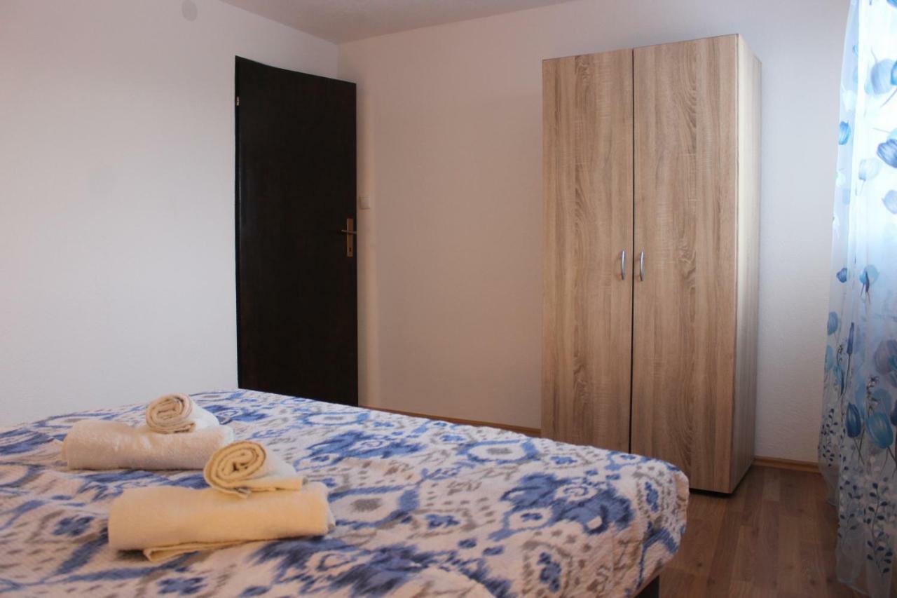 Apartments Anicic Coric Omisalj ภายนอก รูปภาพ